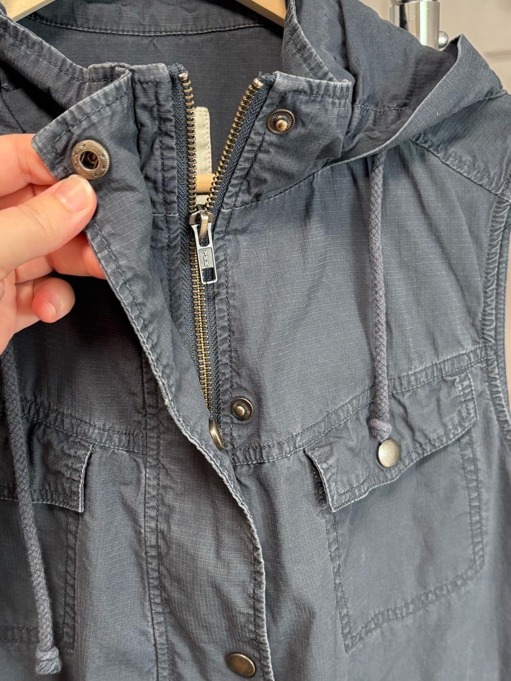 Mudd slate blue utility vest with hood and drawstrings, size 1X - Picture 3 of 8